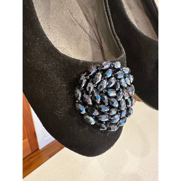 Aerosoles Women's 11 Black Suede Round Toe Flats with Jewel Detail. EUC! - Picture 7 of 7